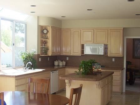 Kitchen w/center Island