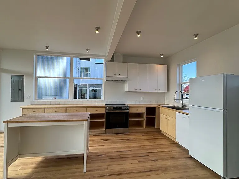 404 E Windsor Ct #1 — Photo 4