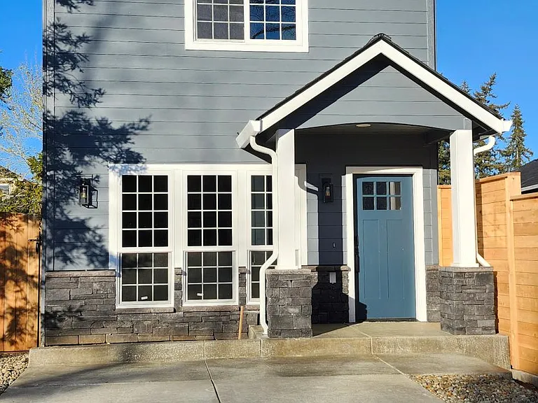 4425 NW Dahlia Dr — Photo 1