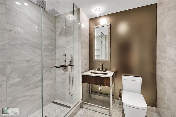 Rented by Lucas X Realty LLC | media 38