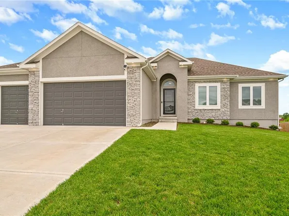 1017 Fox Trot Dr, Odessa, MO 64076