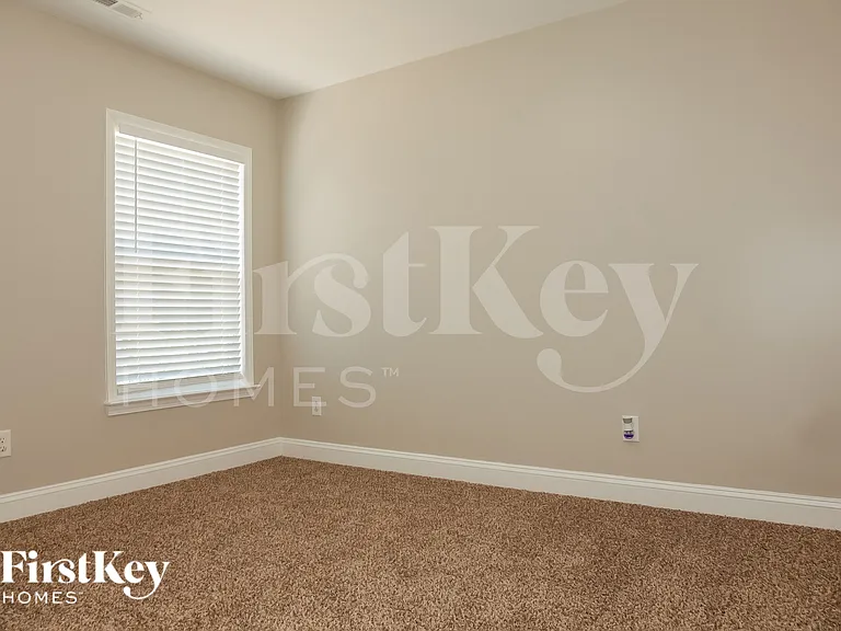 1033 Kings Mountain Ln — Photo 14
