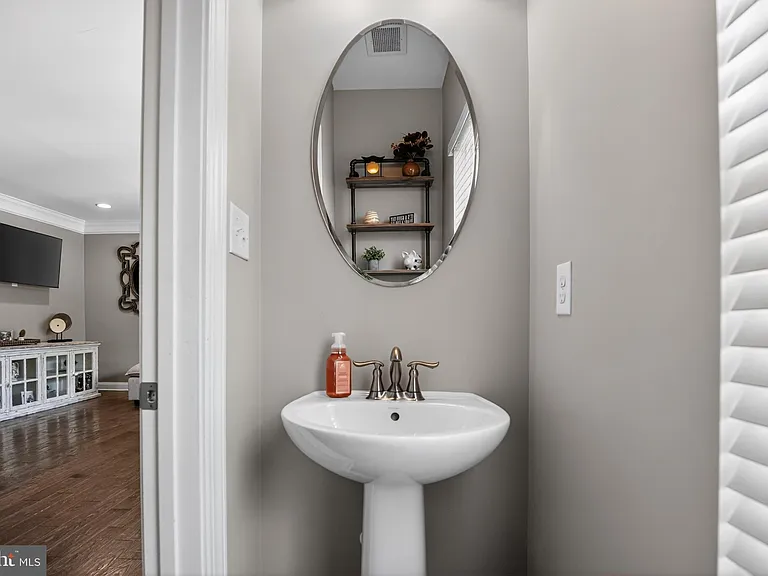101 Isabelle Ct — Photo 18