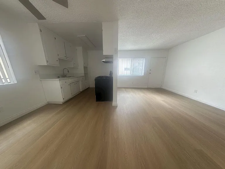 L&S Apartments...Private Swimming Pool...CALL NOW! — Photo 3