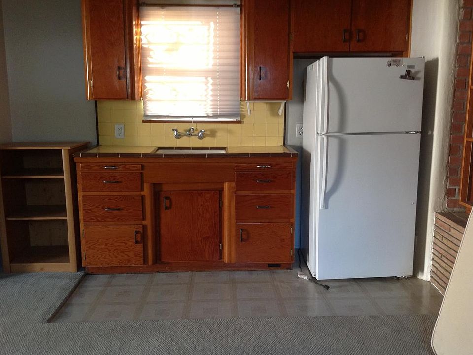2nd image of 225 E 5th St