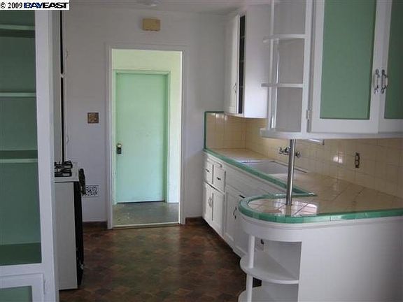 4th image of 32772 Pulaski Dr