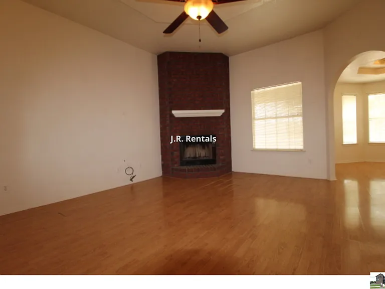 5211 James Loop — Photo 16