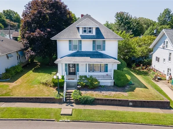 1419 Elm St, Coshocton, OH 43812
