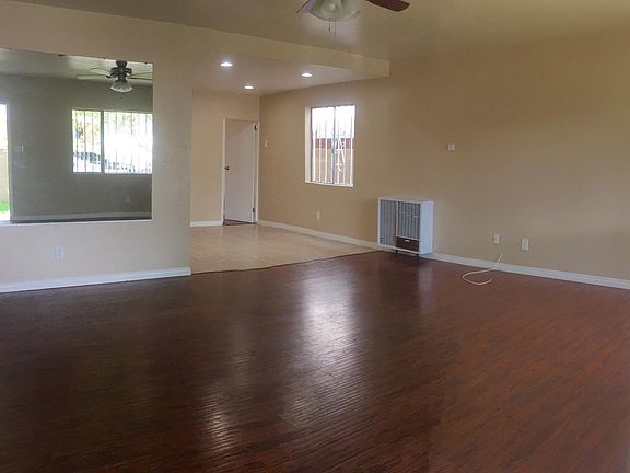 Entrance/ living room