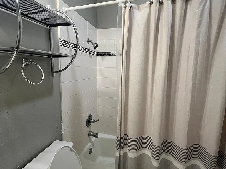 2414 Longview St #202 — Photo 28