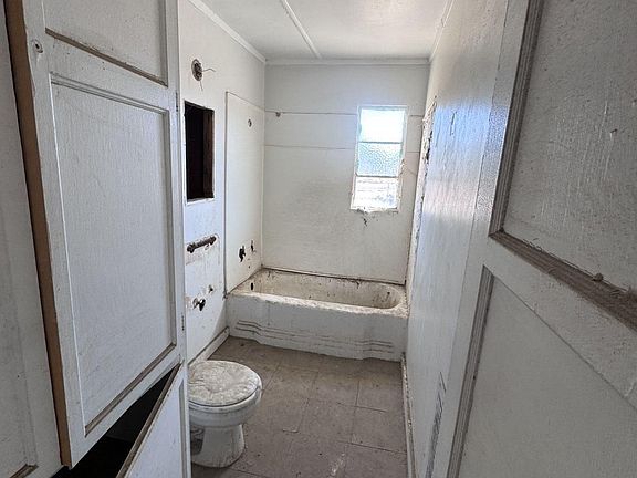 4th image of 13879 Carson St
