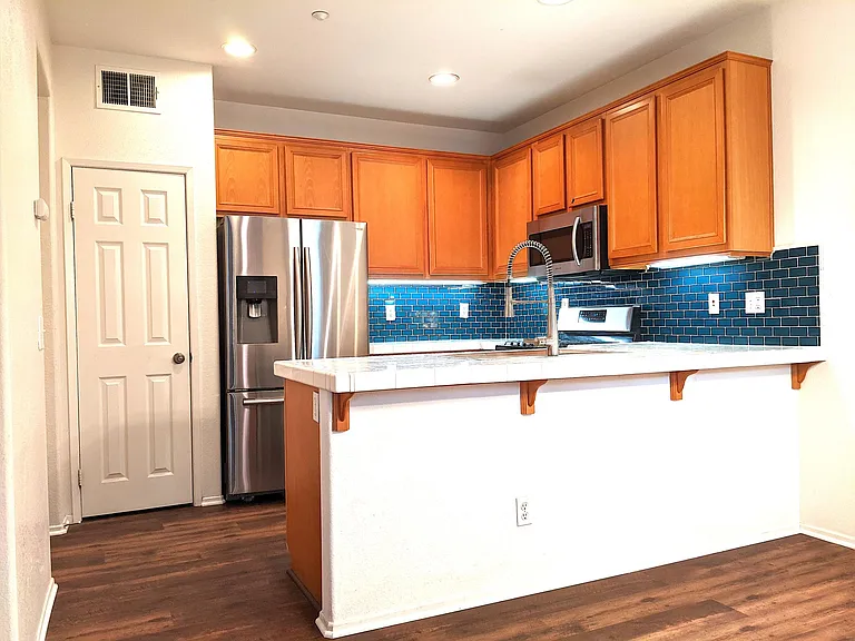 1152 Goddard St — Photo 2