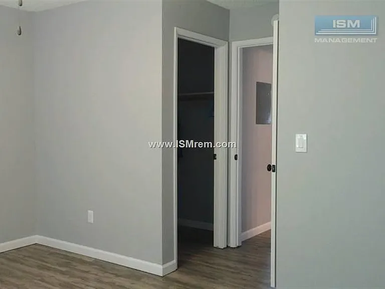 Lake Boulevard Apartment Homes — Photo 8