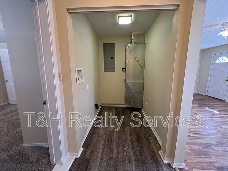 609 1/2 S Crystal St — Photo 13