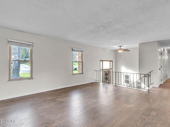 4th image of 1721 Cherrybrook Dr