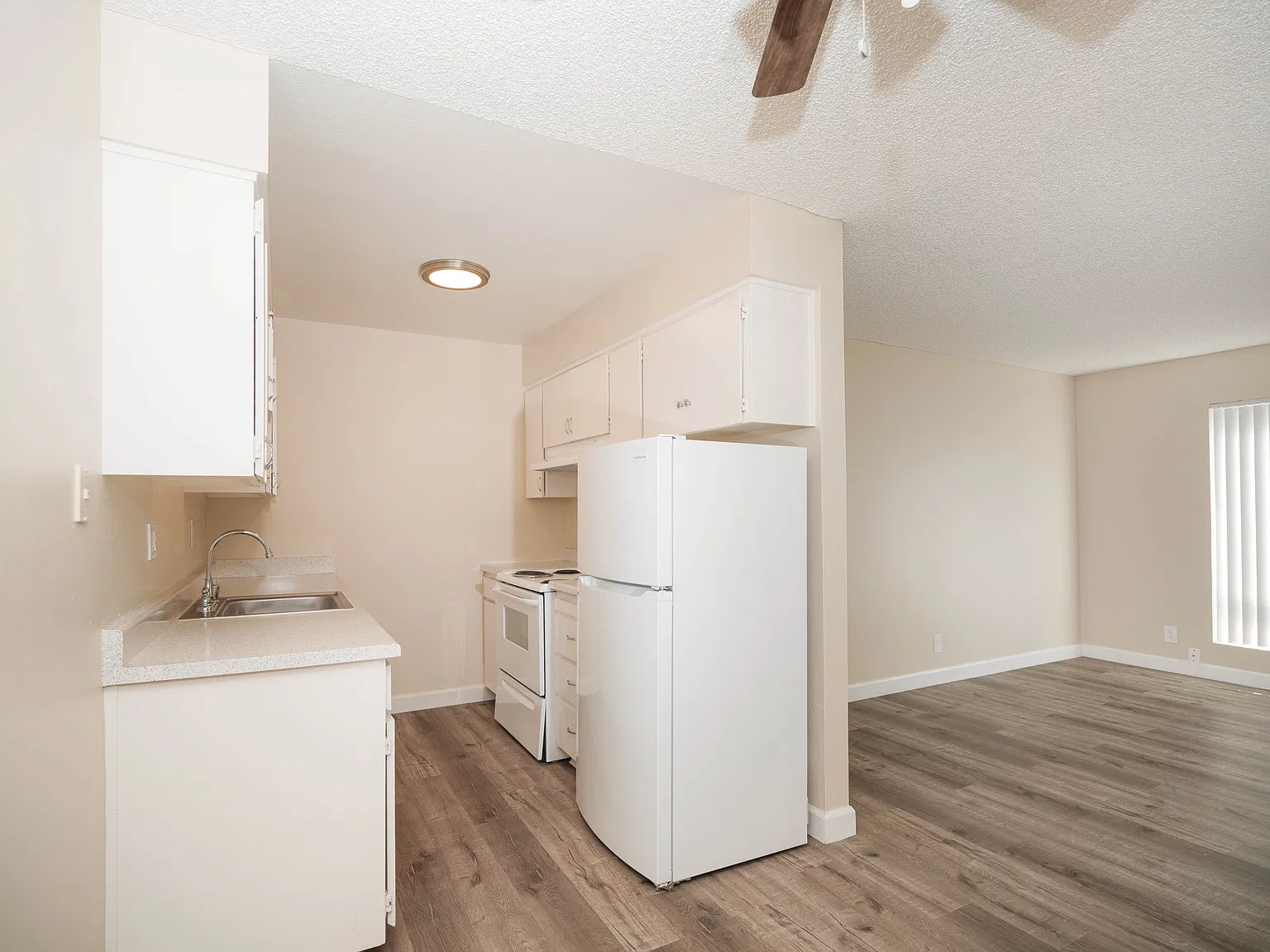 4875 Manzanita Ave — Photo 4