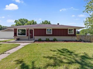 2204 Winnetka Dr, Rockford, IL 61108