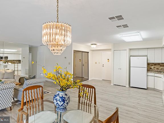 4th image of 4 Candlemaker Ct APT 201