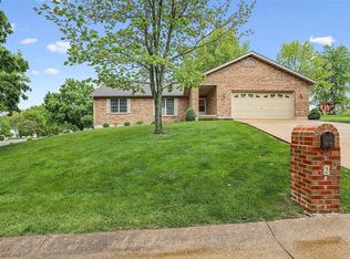 2 Weatherby Ct, Washington, MO 63090