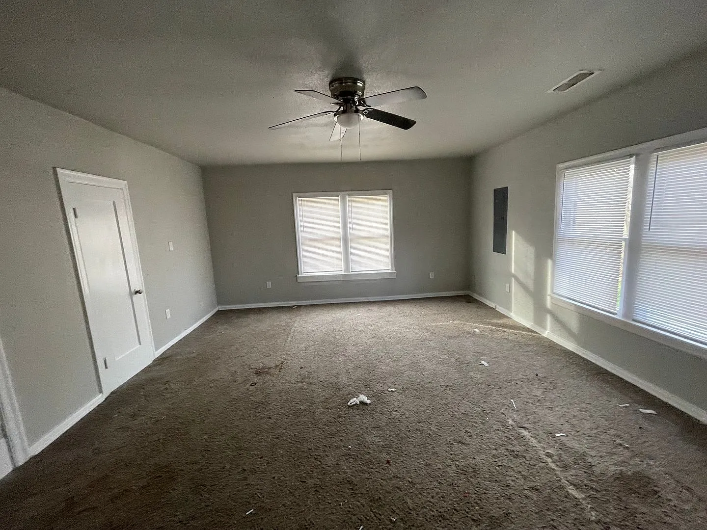 5 bedroom, 2 bath — Photo 3