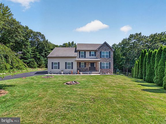 3rd image of 2199 Acorn Ct