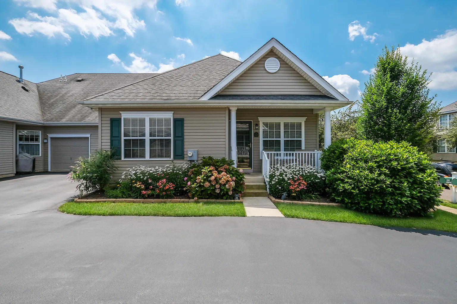 152 Liberty Dr photo 1
