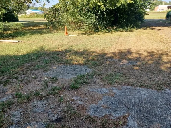 SE Main St, Checotah, OK 74426