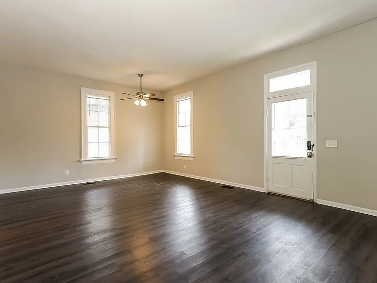 842725_019_living_room_12959810.jpg