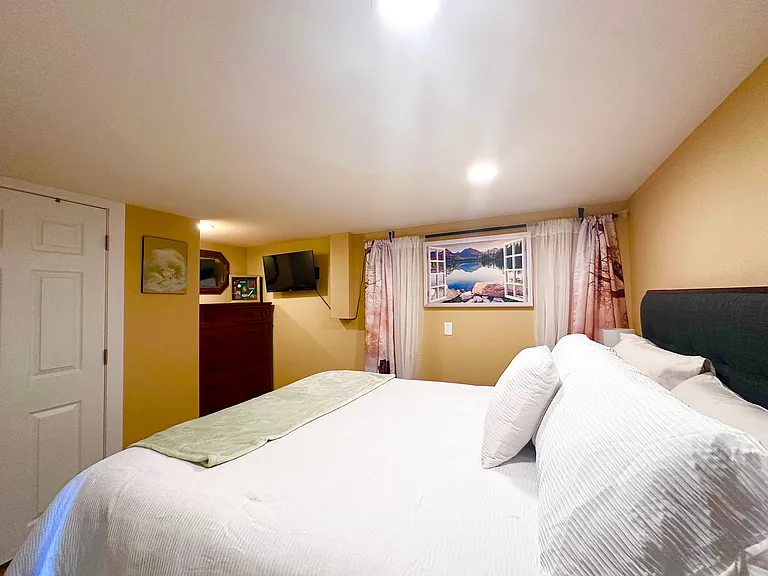 Modern Comfort Meets Convenience Fully Furnished 2-Bedroom ADU in Milwaukie! — Photo 9
