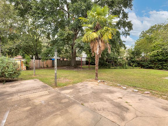 3rd image of 2213 Rolling Hill Ln