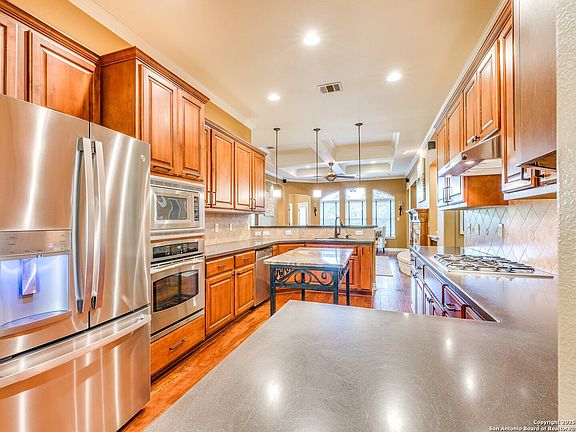 3rd image of 1511 Crooked Stick