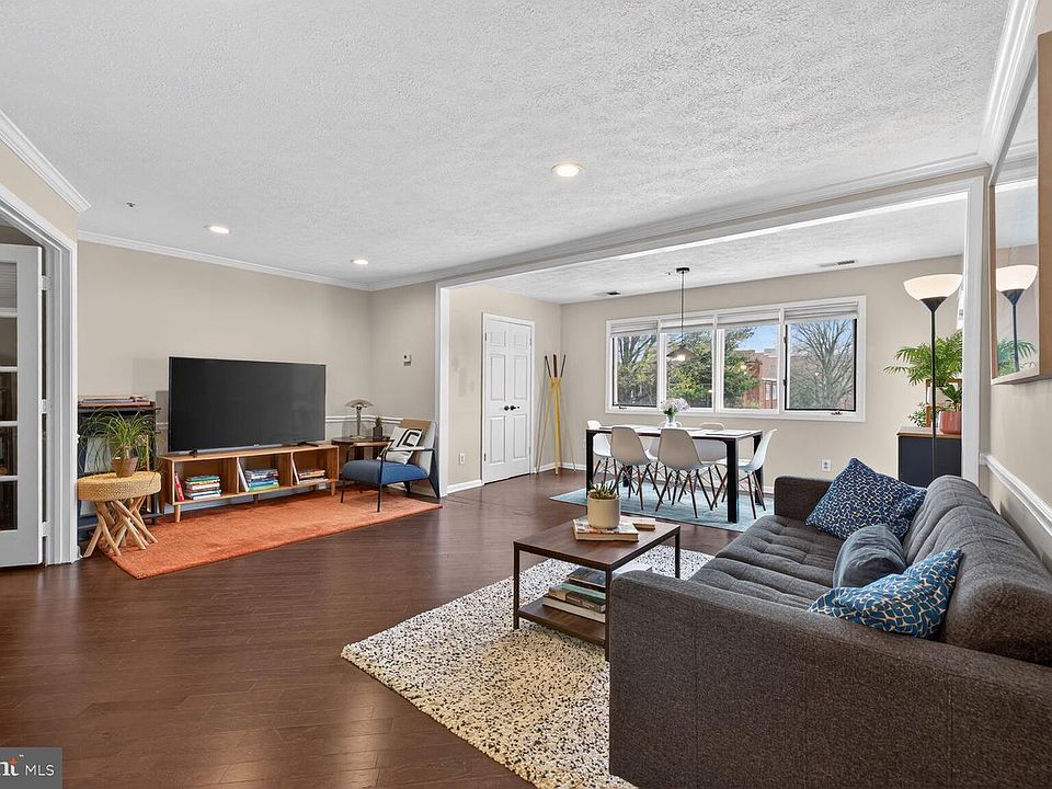 1st image of 8 Russell Ave Unit 206