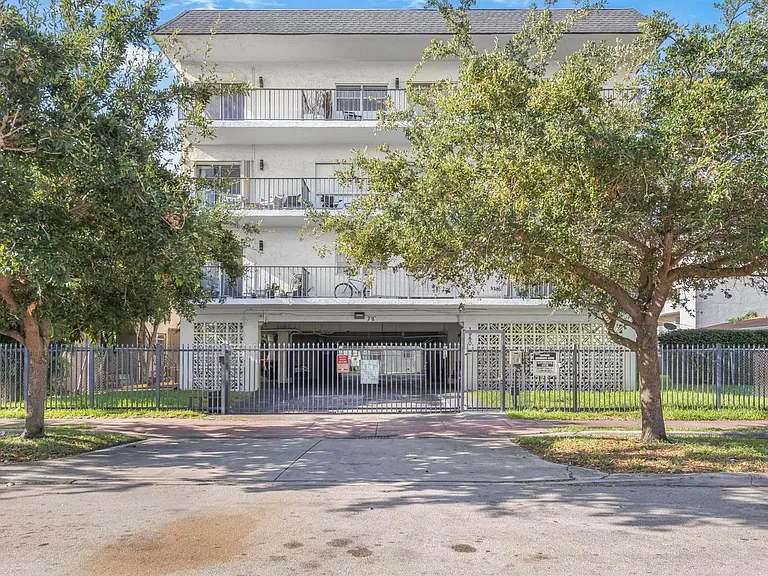 1960 Marseille Dr #303 — Photo 2