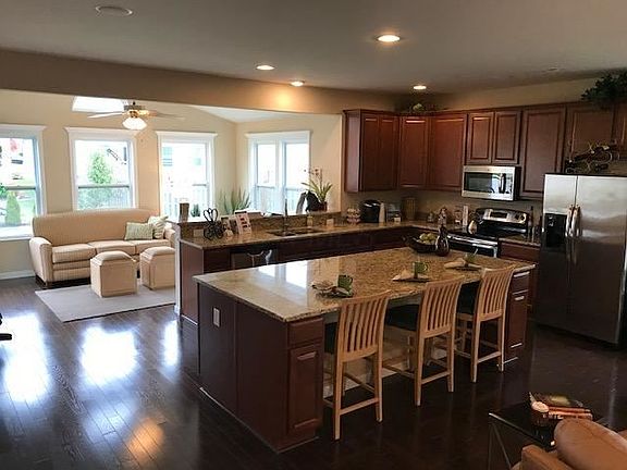 5th image of 504 Doral Ct