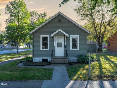 801 S 10th St, Grand Forks, ND, 58201