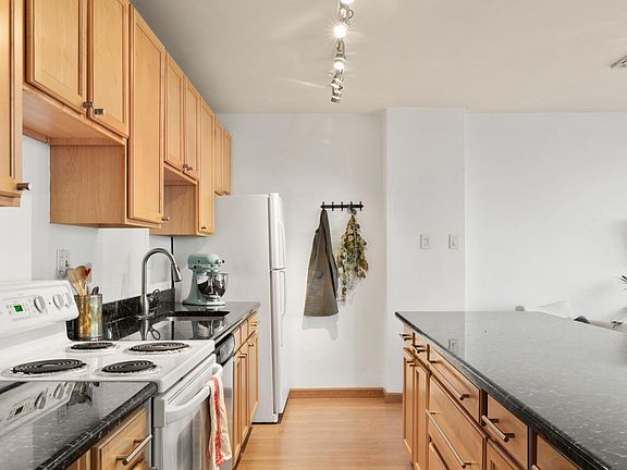 3rd image of 3100 Cherry Creek South Dr APT 803