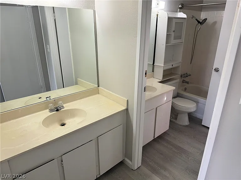2158 E Desert Inn Rd — Photo 14