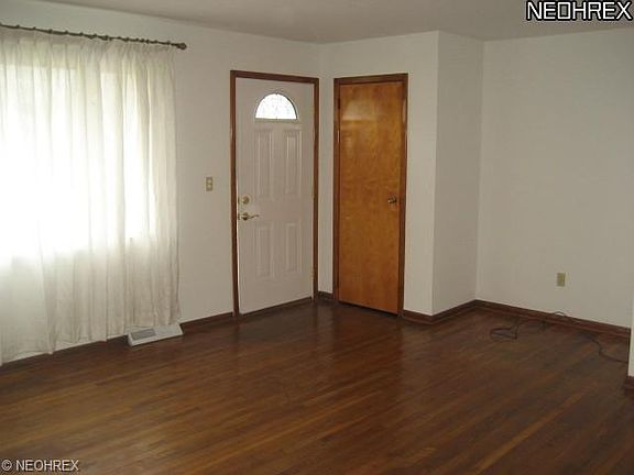 3rd image of 850 Oakwood Dr