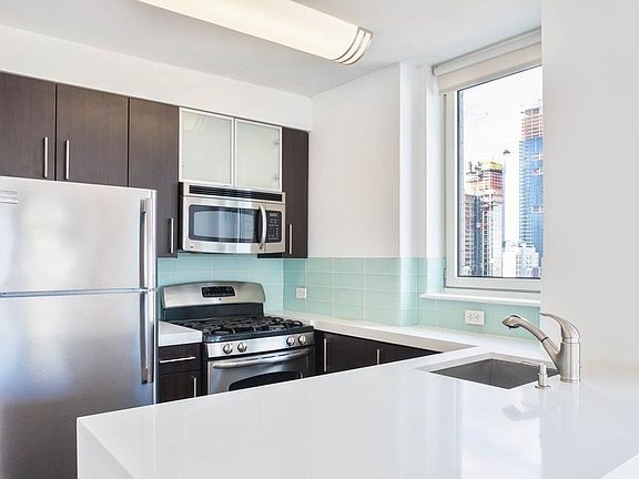 4th image of 350 W 37th St APT 21H