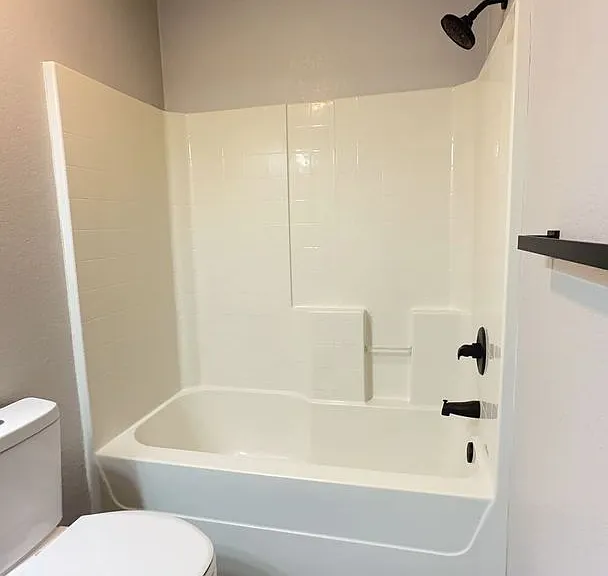 802 Samuel Dr — Photo 6
