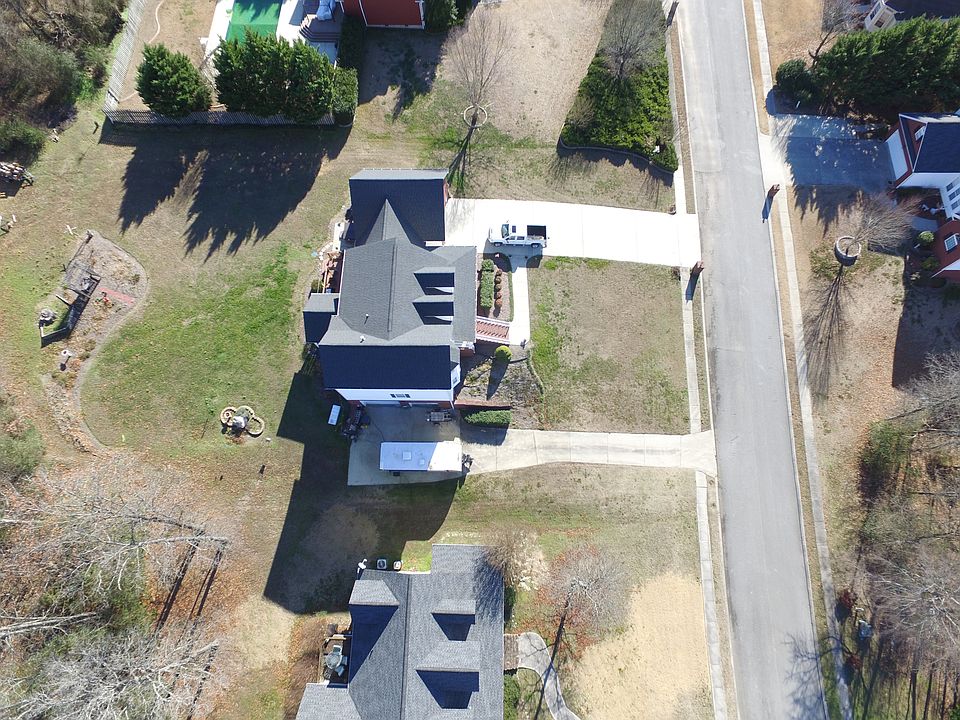 1st image of 213 Carriage Dr
