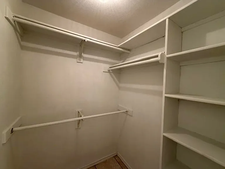 10209 Lilac Ln #B — Photo 7