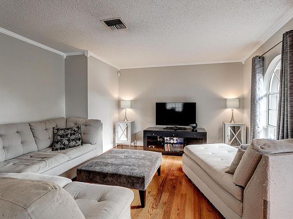 2nd image of 106 Great Plains Dr