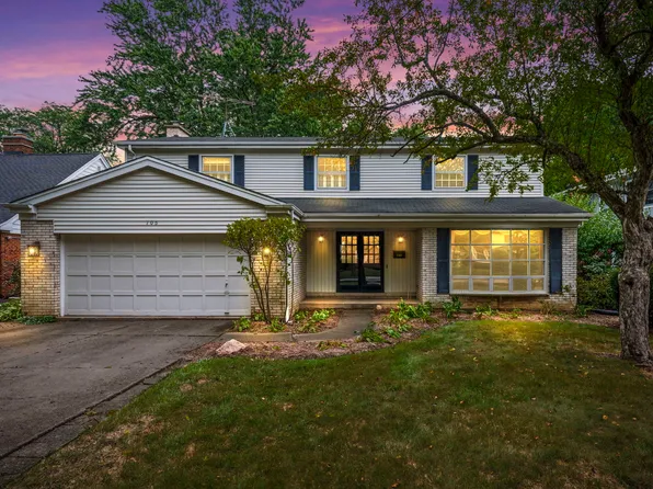705 S Kennicott Ave, Arlington Heights, IL 60005