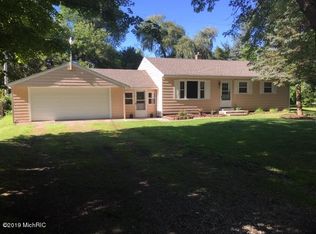 1382 W B Ave, Plainwell, MI 49080