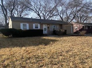 7426 Reeds Ln, Overland Park, KS 66204