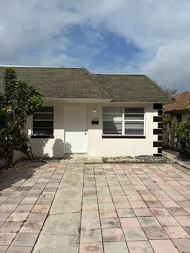 1329 NW 8th Ave #A Photo 1