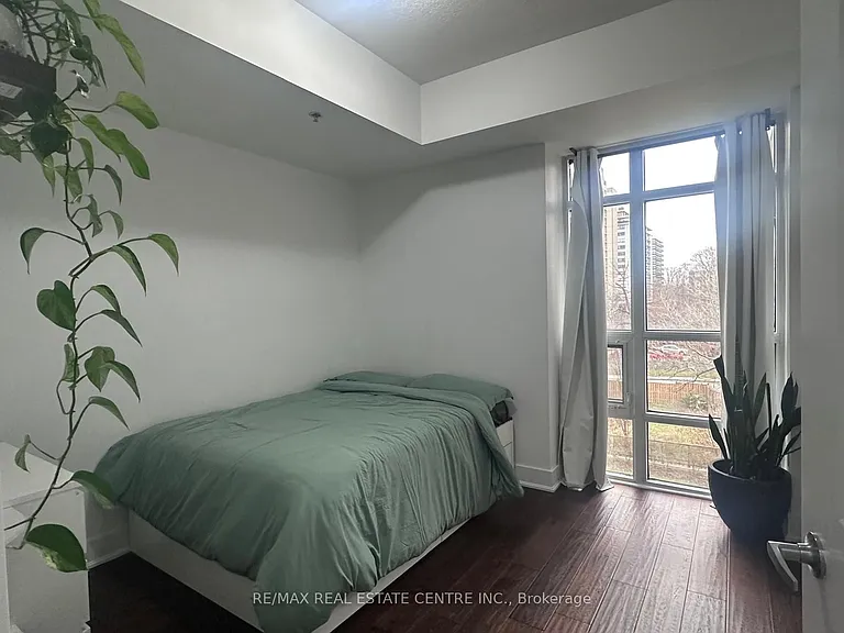 90 Charlton Ave W #303 — Photo 14