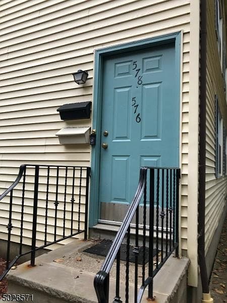 1st image of 578 Thomas Blvd #578