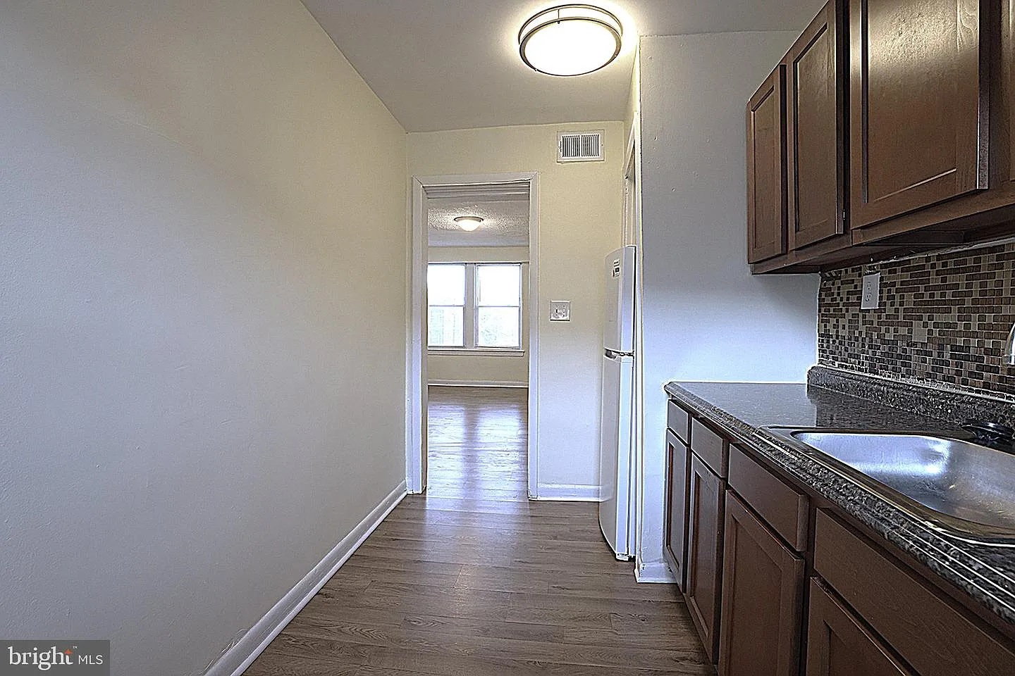 1 bed, 1.0 bath, 2556 sqft, $1,250 — Photo 4